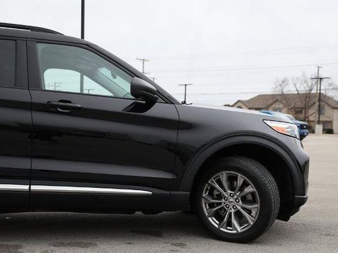 Certified 2022 Ford Explorer XLT w/ Equipment Group 202A image 5