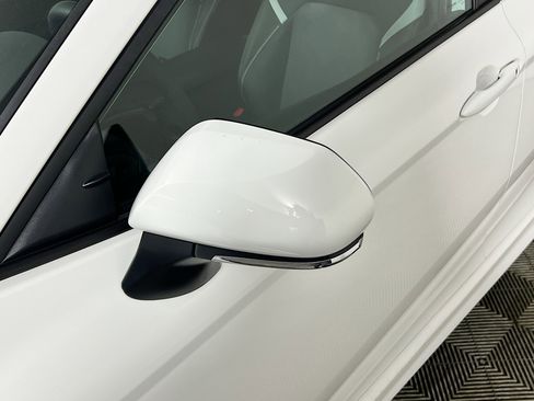 Used 2025 Toyota Camry SE w/ Convenience Package image 13