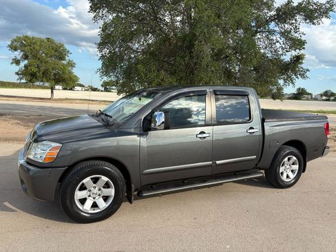Used 2005 Nissan Titan LE w/ (T01) Tow Pkg RWD image 4