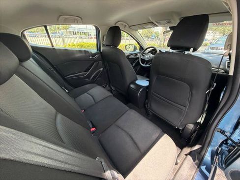 Used 2018 MAZDA MAZDA3 Sport FWD image 17