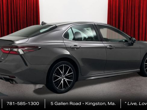 Used 2024 Toyota Camry SE FWD image 5