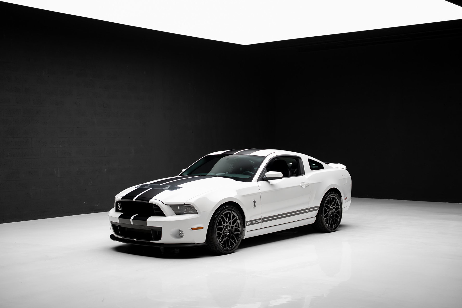 Used 2013 Ford Mustang Shelby GT500 RWD image 4