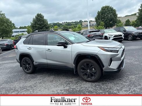 Used 2023 Toyota RAV4 XSE AWD/4WD image 4