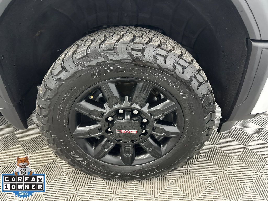 Used 2025 GMC Sierra 2500 AT4 w/ AT4 Premium Plus Package AWD/4WD image 14