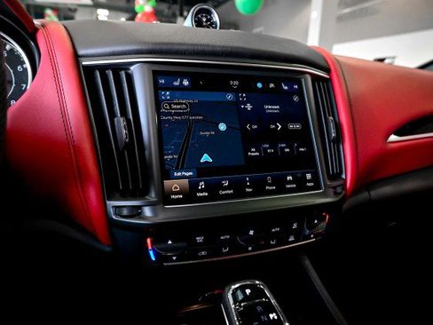 Used 2022 Maserati Levante GT image 34