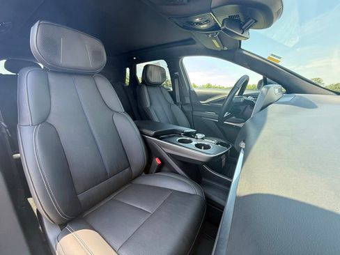 Certified 2024 Cadillac Lyriq Luxury AWD/4WD image 32