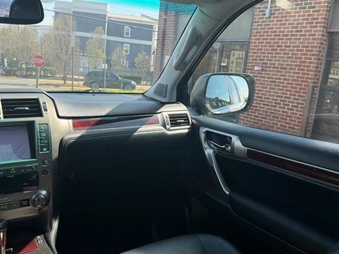 Used 2016 Lexus GX 460 w/ Premium Package image 31