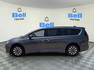 Used 2023 Chrysler Pacifica Touring-L FWD video 2