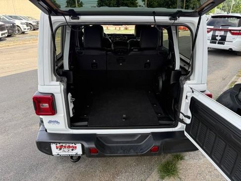 Used 2021 Jeep Wrangler Unlimited Sahara AWD/4WD image 9
