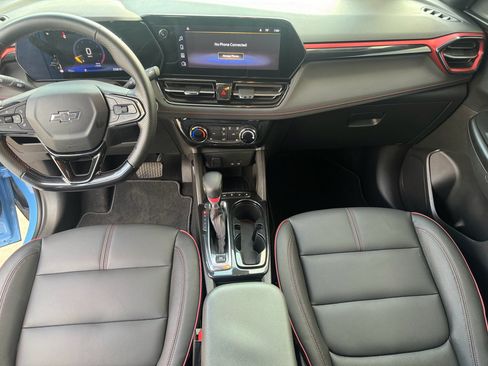 Used 2024 Chevrolet TrailBlazer RS FWD image 2