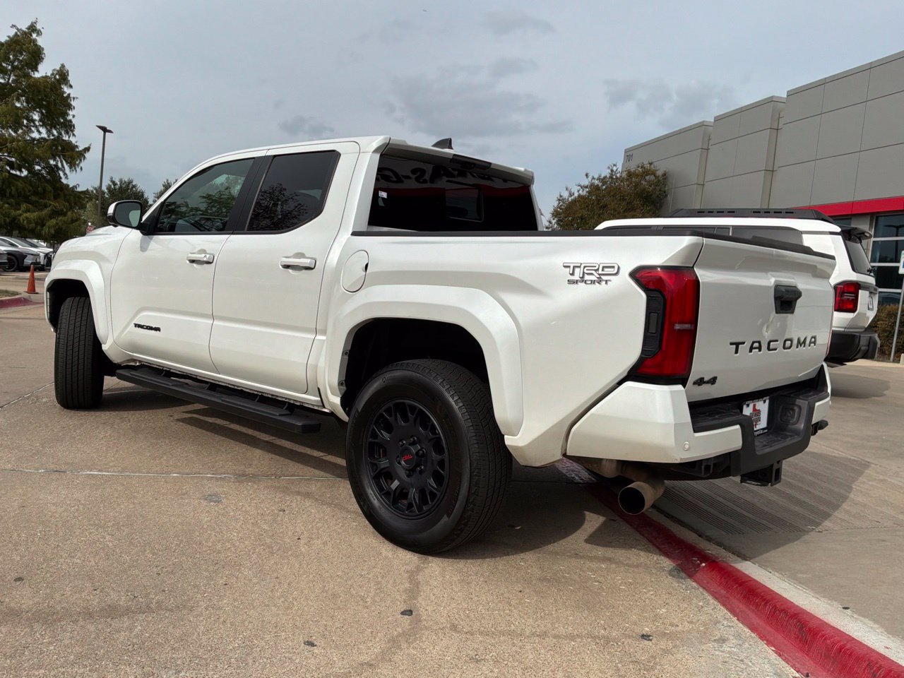 Used 2024 Toyota Tacoma TRD Sport w/ TRD Sport Premium Package AWD/4WD image 8