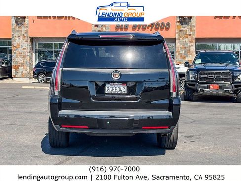 Used 2015 Cadillac Escalade Luxury AWD/4WD image 3