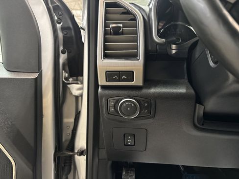 Used 2017 Ford F150 Platinum w/ Equipment Group 701A Luxury image 16