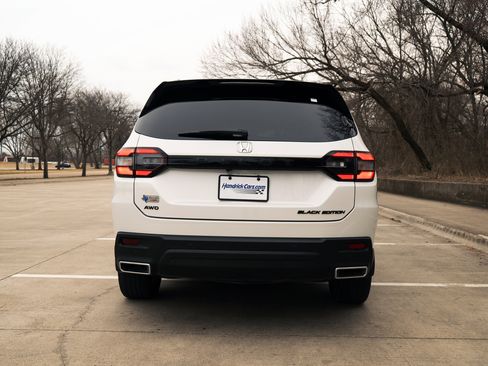 Used 2025 Honda Pilot Black Edition image 8