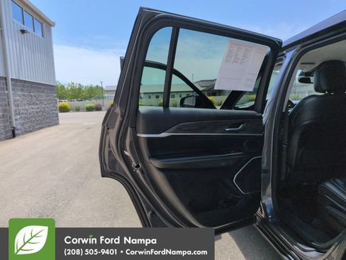 Used 2021 Jeep Grand Cherokee L Limited AWD/4WD image 24