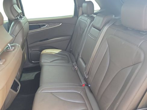 Used 2017 Lincoln MKX Reserve w/ Lincoln MKX Climate Package FWD image 13