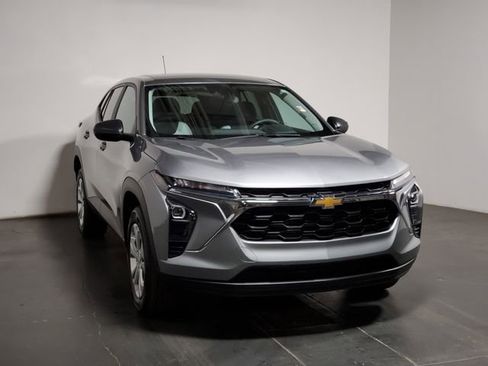 Used 2024 Chevrolet Trax LS w/ Driver Confidence Package image 2