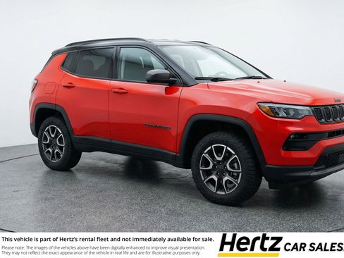 Used 2025 Jeep Compass Trailhawk image 1