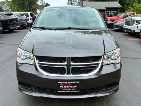 Used 2019 Dodge Grand Caravan SE FWD image 4
