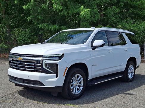 Used 2025 Chevrolet Tahoe LT AWD/4WD image 3