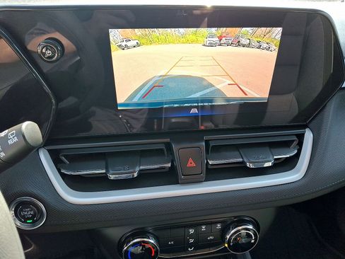 Used 2025 Chevrolet TrailBlazer LS FWD image 15