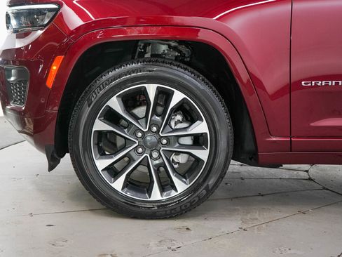 Used 2023 Jeep Grand Cherokee Overland w/ Advanced Protech Group III AWD/4WD image 30