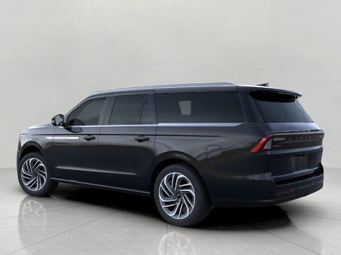 Used 2026 Lincoln Navigator L Reserve AWD/4WD image 5