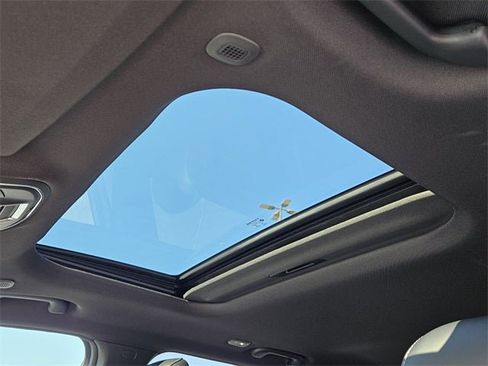 New 2025 Jeep Grand Cherokee Altitude image 17