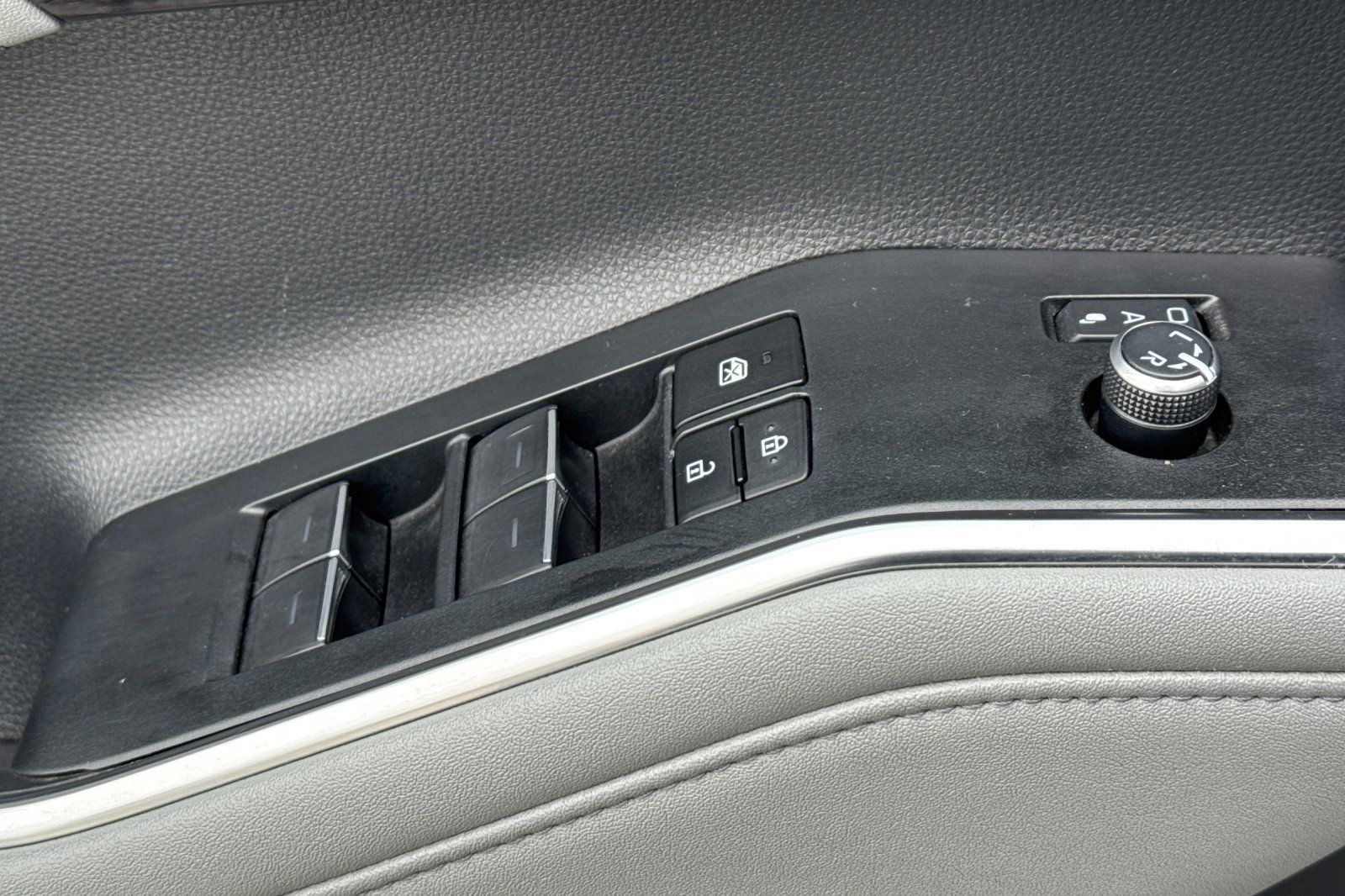Used 2023 Toyota Highlander Platinum FWD image 12