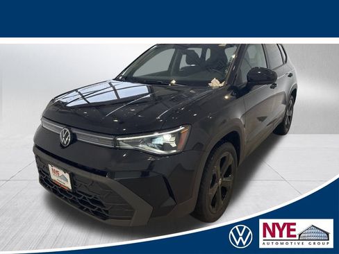 New 2026 Volkswagen Taos SE image 1