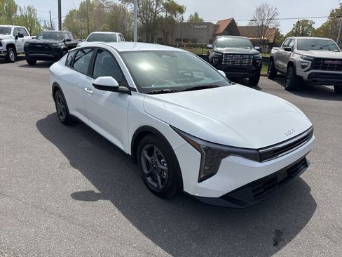 Used 2025 Kia K4 FWD image 7