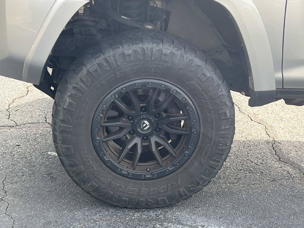 Used 2018 Toyota 4Runner TRD Off-Road Premium AWD/4WD image 11