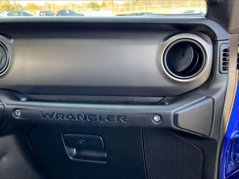 Used 2019 Jeep Wrangler Unlimited Sport S image 18