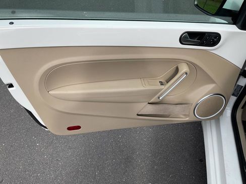 Used 2013 Volkswagen Beetle TDI image 31