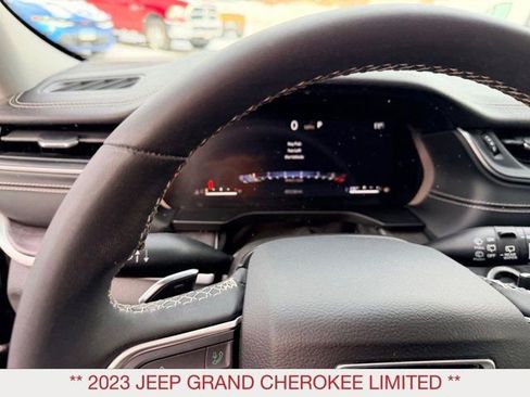 Used 2023 Jeep Grand Cherokee Limited w/ Black Appearance Package image 17
