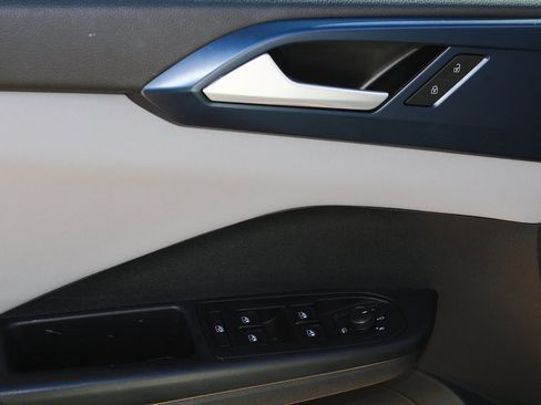 Used 2023 Volkswagen Taos SE image 14