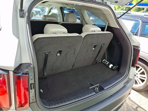 Used 2023 Kia Sorento S w/ Panoramic Sunroof Package AWD/4WD image 32