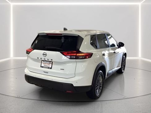 Used 2024 Nissan Rogue S AWD/4WD image 25