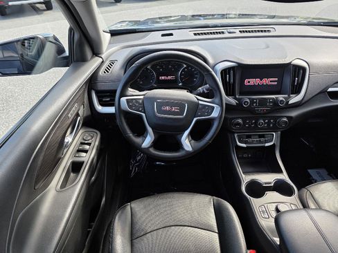 Used 2024 GMC Terrain SLT image 14