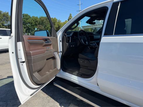 Used 2024 GMC Sierra 1500 Denali w/ Denali Reserve Package AWD/4WD image 5