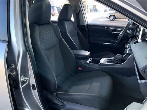 Used 2025 Toyota RAV4 XLE image 8