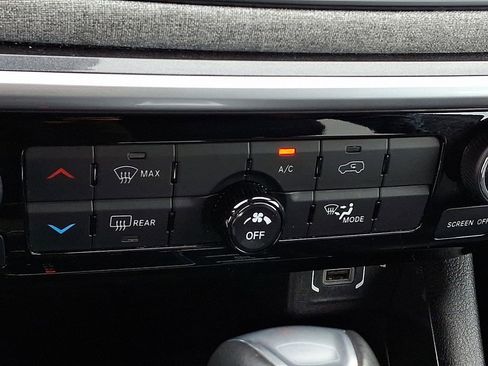 Used 2024 Jeep Compass Latitude image 15