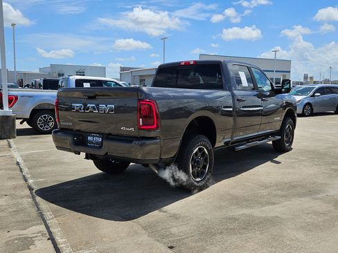 Used 2025 RAM 2500 Laramie AWD/4WD image 3