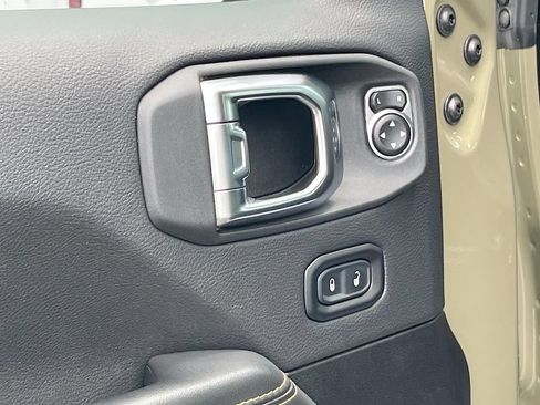 Used 2025 Jeep Gladiator Sport w/ Premium Package AWD/4WD image 18