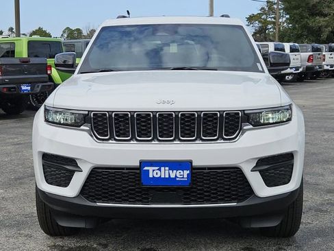 New 2025 Jeep Grand Cherokee Laredo image 3