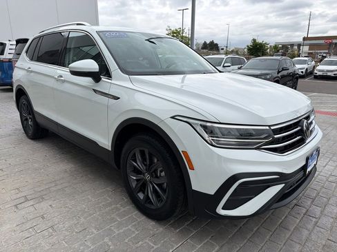 Certified 2022 Volkswagen Tiguan SE w/ Panoramic Sunroof Package AWD/4WD image 9
