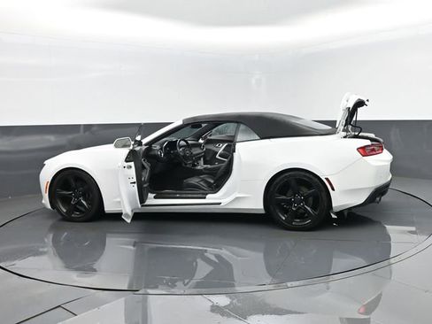 Used 2017 Chevrolet Camaro LT RWD image 31