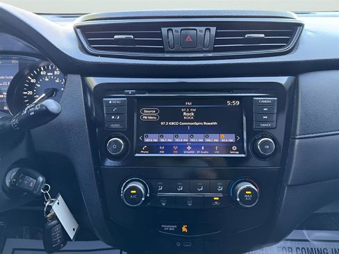 Used 2018 Nissan Rogue S image 18