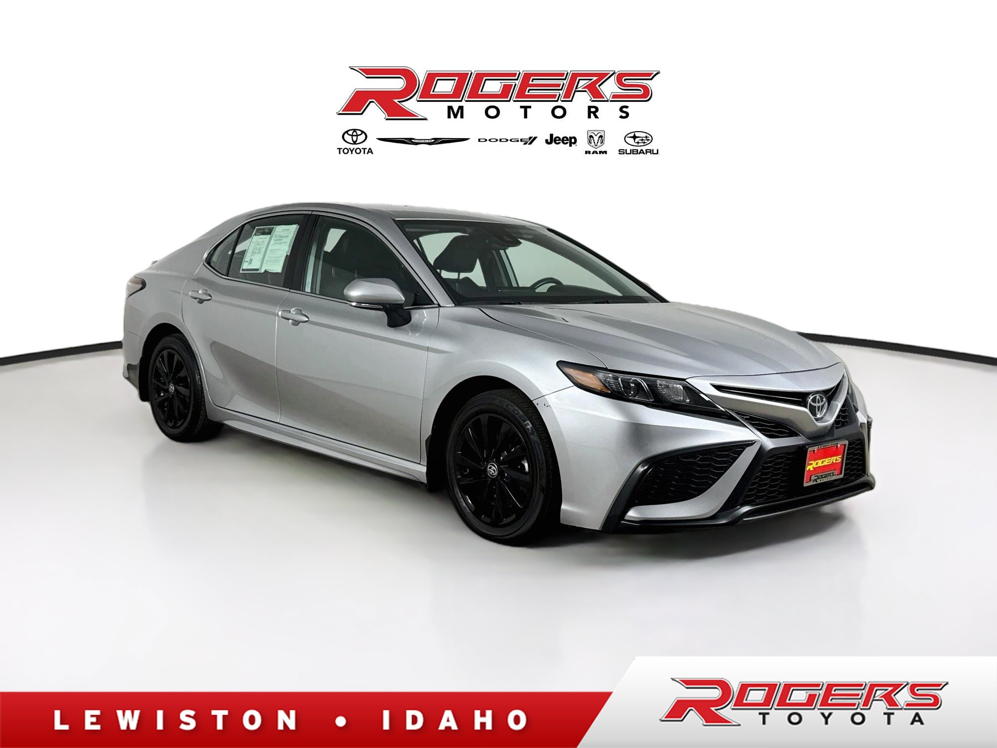Used 2024 Toyota Camry SE FWD image 1