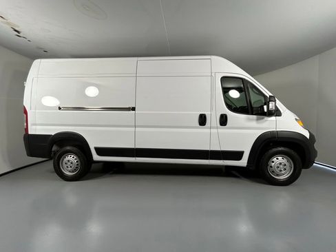 Used 2025 RAM ProMaster 2500 w/ Convenience Group FWD image 8